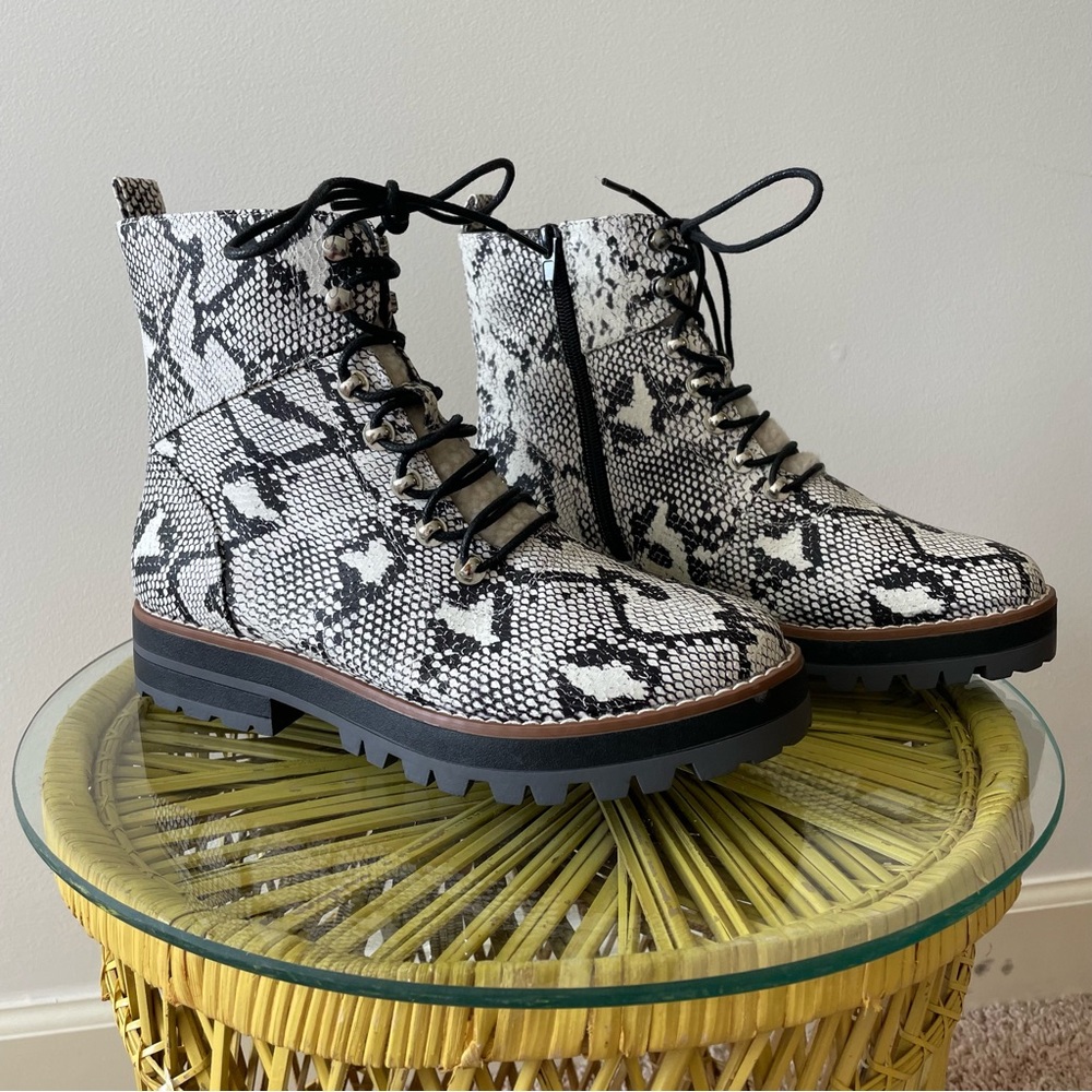 Crown & Ivy women’s Naomi Hiker boot size 7